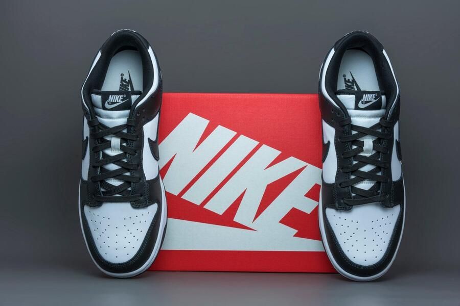 Nike Kinder Sneakers Dunk Low BG Panda Wit Zwart 35 5 EU Klassieke lage sneakers perfecte balans tussen retro stijl en dagelijks comfort. Gemaakt van natuurlijk leer - Foto 19