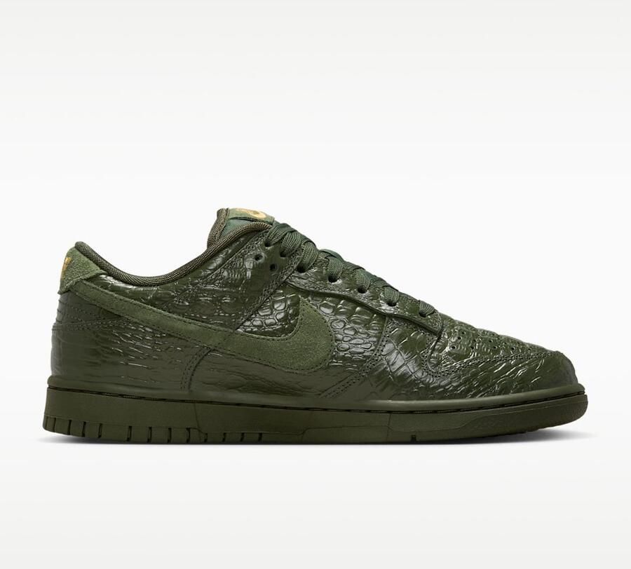 Nike Dunk Low Carbon Green Metallic Gold Medium Olive Carbon Green Groen Geel Dunk Lifestyle Dames Sneakers voor Vrouwen