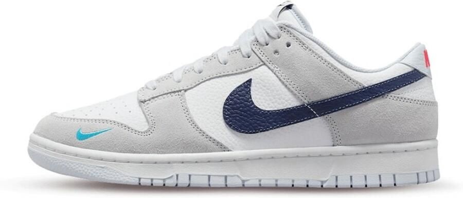 Nike herenschoenen Dunk Low Football Grey White Bright Crimson Midnight Navy- Heren Football Grey White Bright Crimson Midnight Navy
