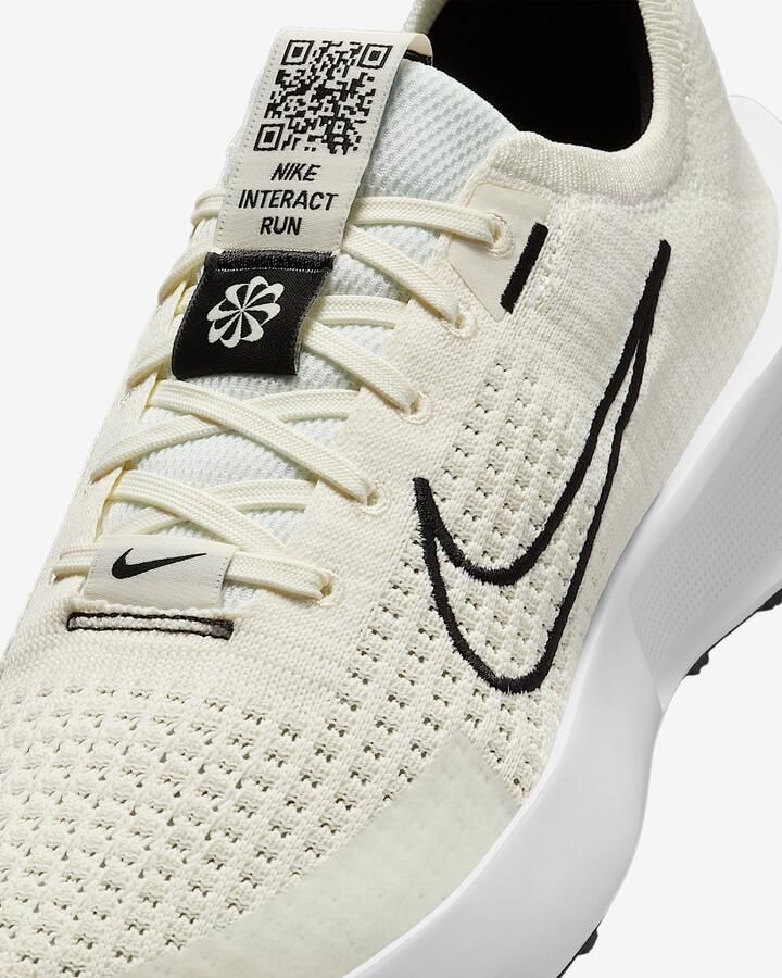 Nike Interact Run Hardloopschoenen White Apricot Agate-Phantom Wit Oranje Interact Hardlopen Dames Hardloopschoenen voor Vrouwen