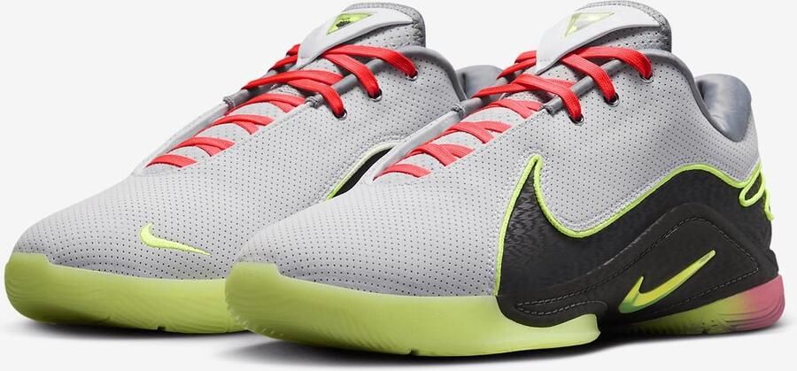 Nike LeBron 22 Basketbalschoenen Wit Volt Glow Medium Ash Hot Lava 9.5 US