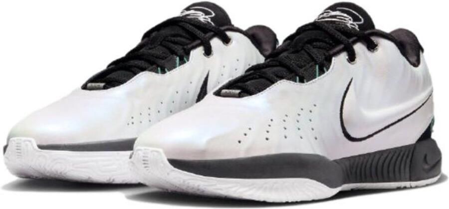 Nike Lebron XXI Sportschoenen Wit Zwart