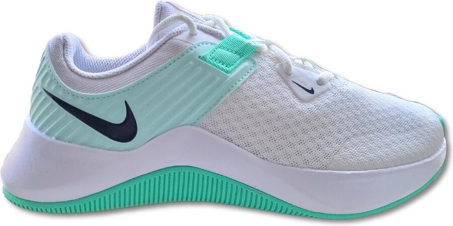 Nike MC Trainer Dames Summit White Igloo Green Glow Dark Smoke Grey Dames