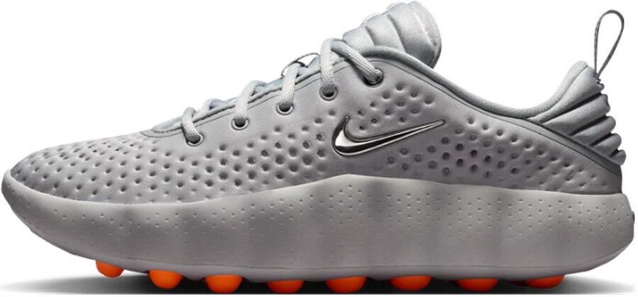Nike Mind 002 Pregame Light Smoke Grey Photon Dust Hyper Crimson Chrome Grijs Rood Mind 002 Lifestyle Dames Sneakers voor Vrouwen