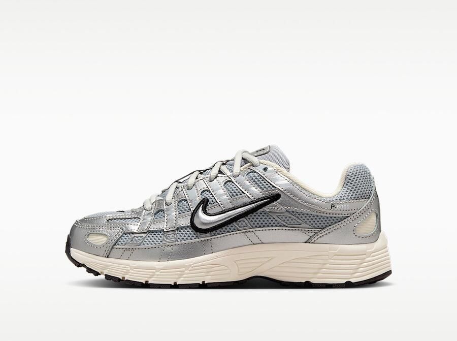 Nike P-6000 GS Metallic Silver Black-Pale Ivory Zilver Zwart P-6000 Lifestyle Kinder Sneakers voor en