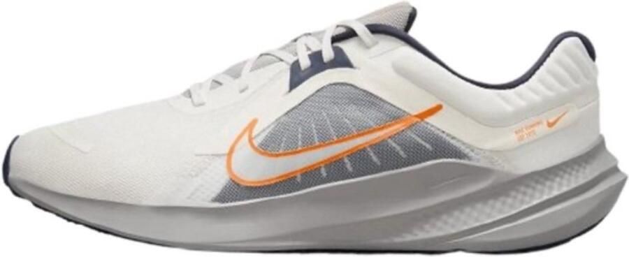 Nike Quest 5 Hardloopschoenen Sail Thunder Blue Light Iron Ore Total Orange Wit Blauw Quest Hardlopen Heren