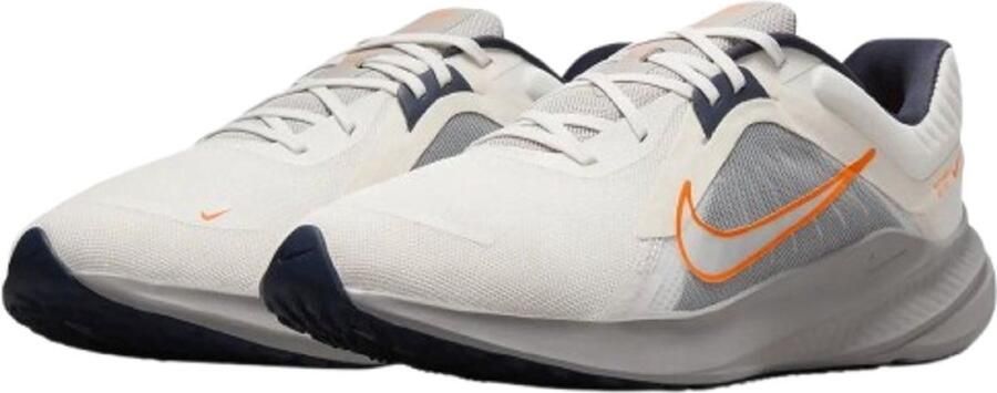Nike Quest 5 Hardloopschoenen Sail Thunder Blue Light Iron Ore Total Orange Wit Blauw Quest Hardlopen Heren