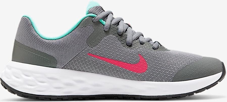 Nike Revolution 6 NN (GS) Hardloopschoenen Smoke Grey Washed Teal Siren Red Grijs Rood Revolution Hardlopen Kinder Hardloopschoenen voor Kids