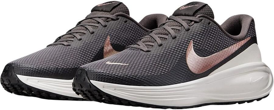 NIKE Sneakers laag 'Revolution 8' bruin aardetinten zwart