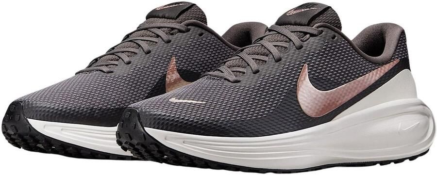 NIKE Sneakers laag 'Revolution 8' bruin aardetinten zwart