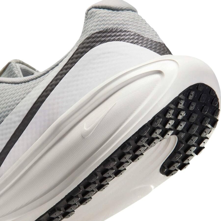 Nike Revolution 8 Hardloopschoenen Light Grey Iron Grey-Sail Lichtgrijs Grijs Wit Revolution Hardlopen Heren Hardloopschoenen voor Mannen