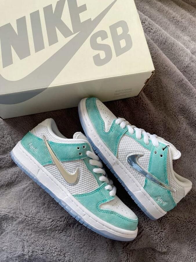 Nike Low Pro QS April Skateboards Sneaker