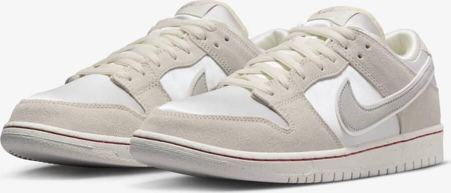 Nike SB Dunk Low Bone