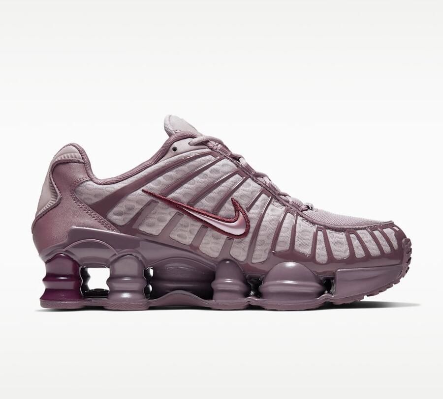 Nike Shox TL Pumice Night Maroon Plum Eclipse Pumice Grijs Rood Shox Lifestyle Dames Sneakers voor Vrouwen
