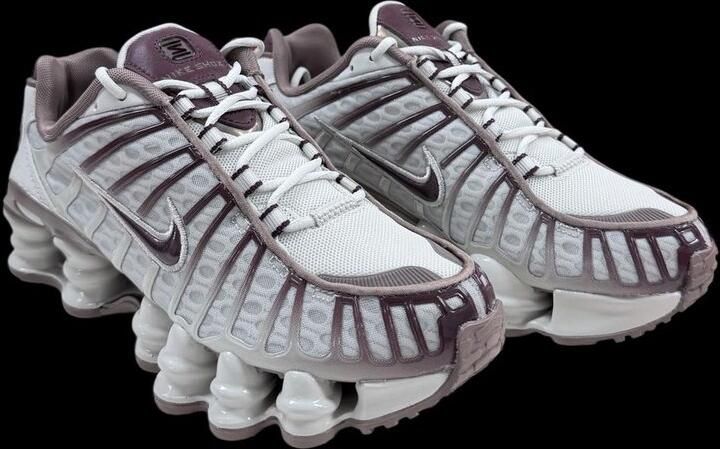 Nike Shox TL Sneakers Dames Light Bone Burgundy Crush Synthetisch & Mesh