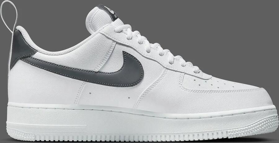 Nike Wmns Air Force 1 '07 Lv8 Ut Basketball Schoenen white metallic dark grey maat: 38 beschikbare maaten:38 - Foto 2