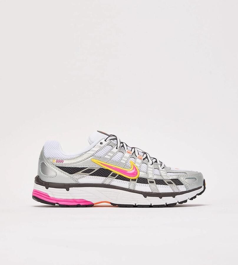 Nike Schoenen P-6000 White Metallic Platinum Hyper Crimson Laser Fuchsia- Heren White Metallic Platinum Hyper Crimson Laser Fuchsia