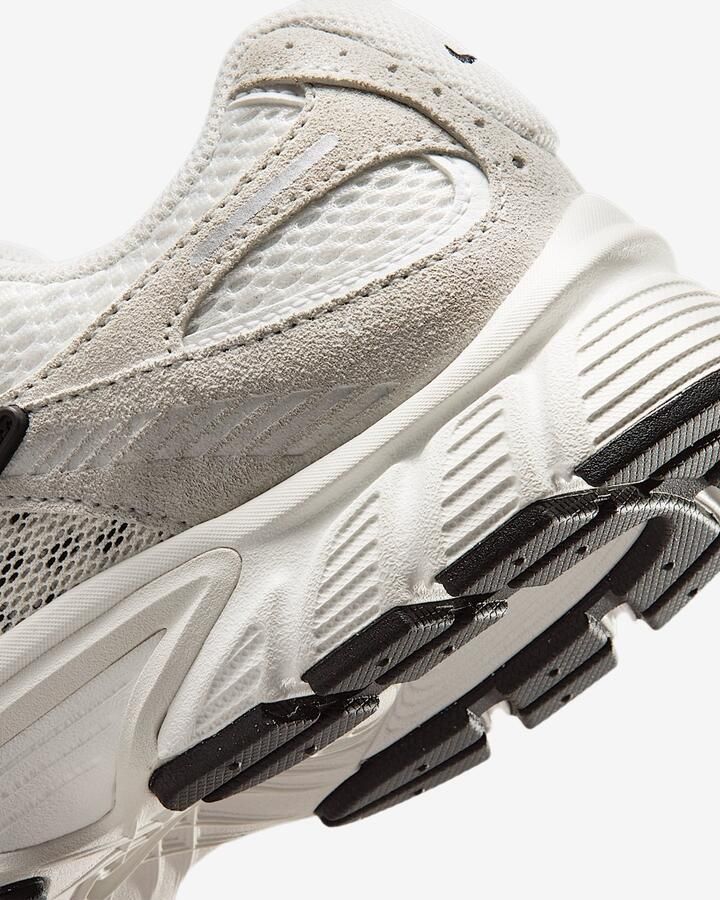 Nike V5 RNR Suede 2 Sneakers Summit White Photon Dust Wit V5 RNR Lifestyle Dames Sneakers voor Vrouwen