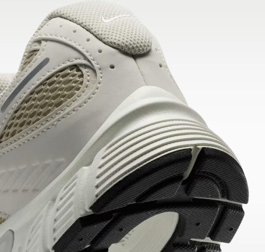 Nike Sneakers V5 RNR Kaki in de woestijn Grijs Wit