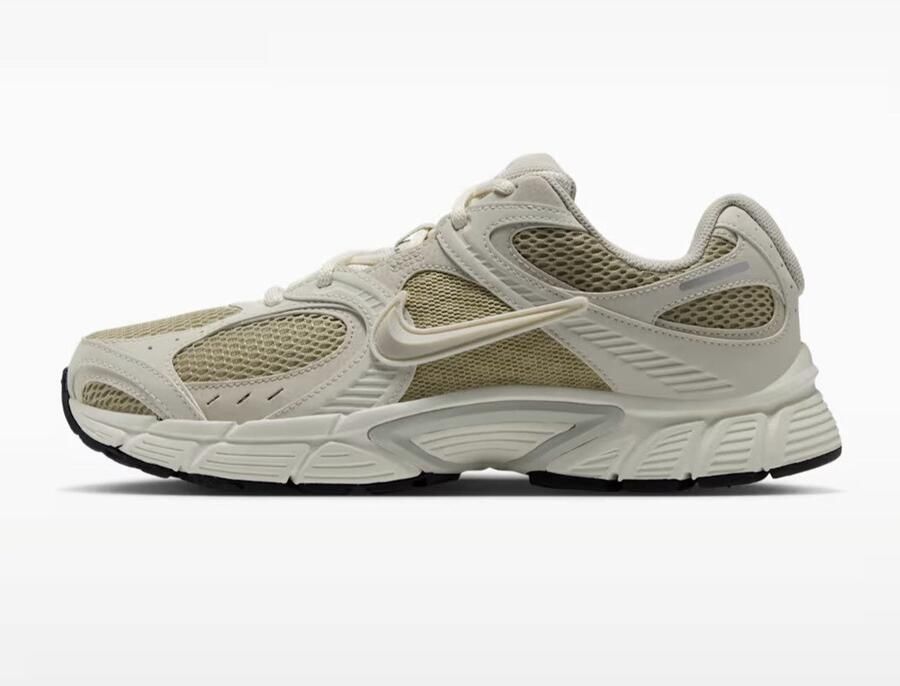 Nike Sneakers V5 RNR Kaki in de woestijn Grijs Wit
