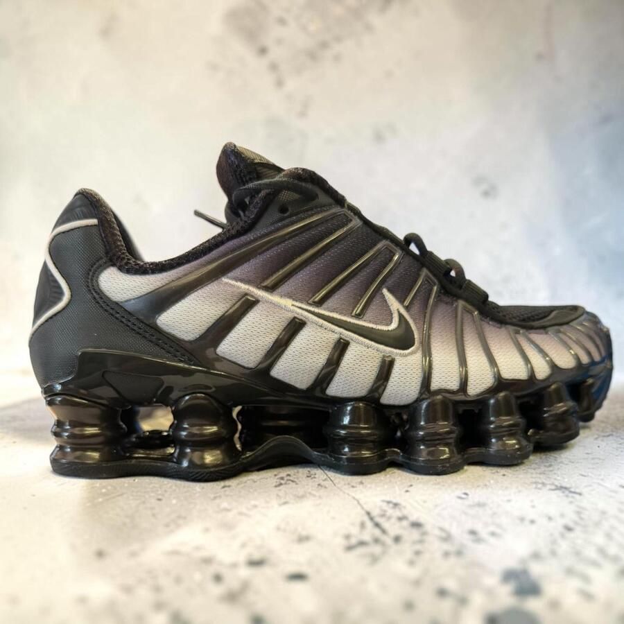 Nike Sportswear Sneakers laag 'SHOX' lichtgrijs zwart