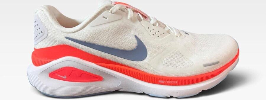 NIKE Loopschoen 'Structure 26' duifblauw neonrood offwhite