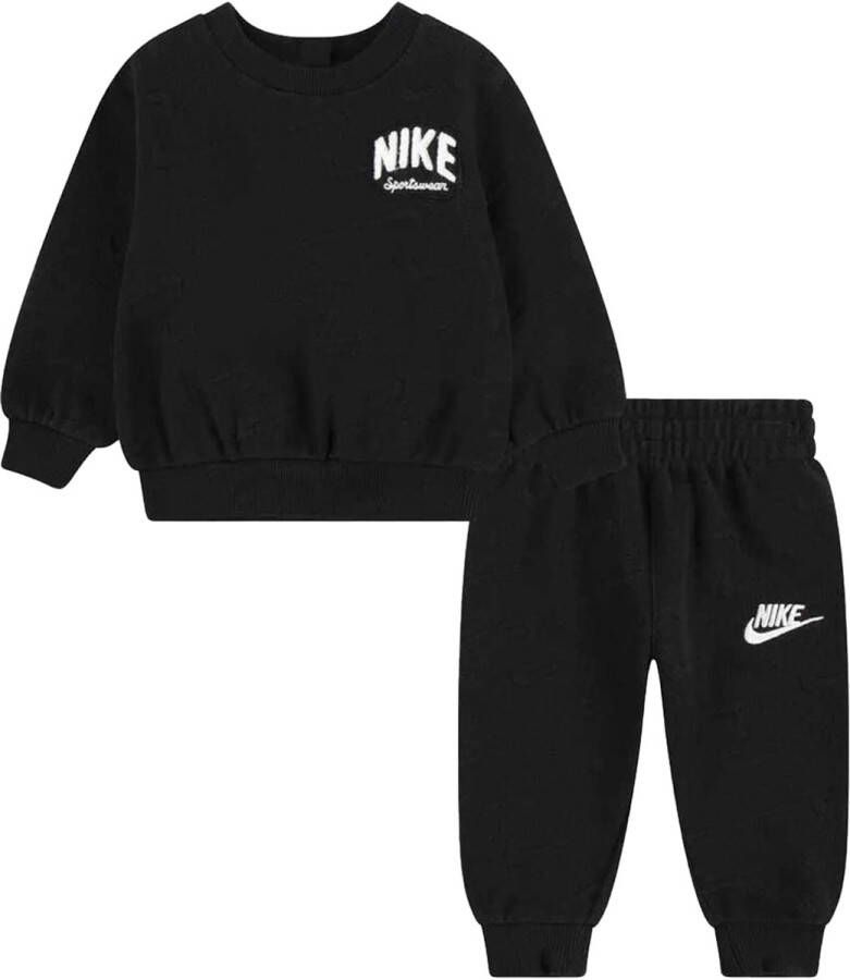 Nike powder p jacquard crew set in de kleur zwart