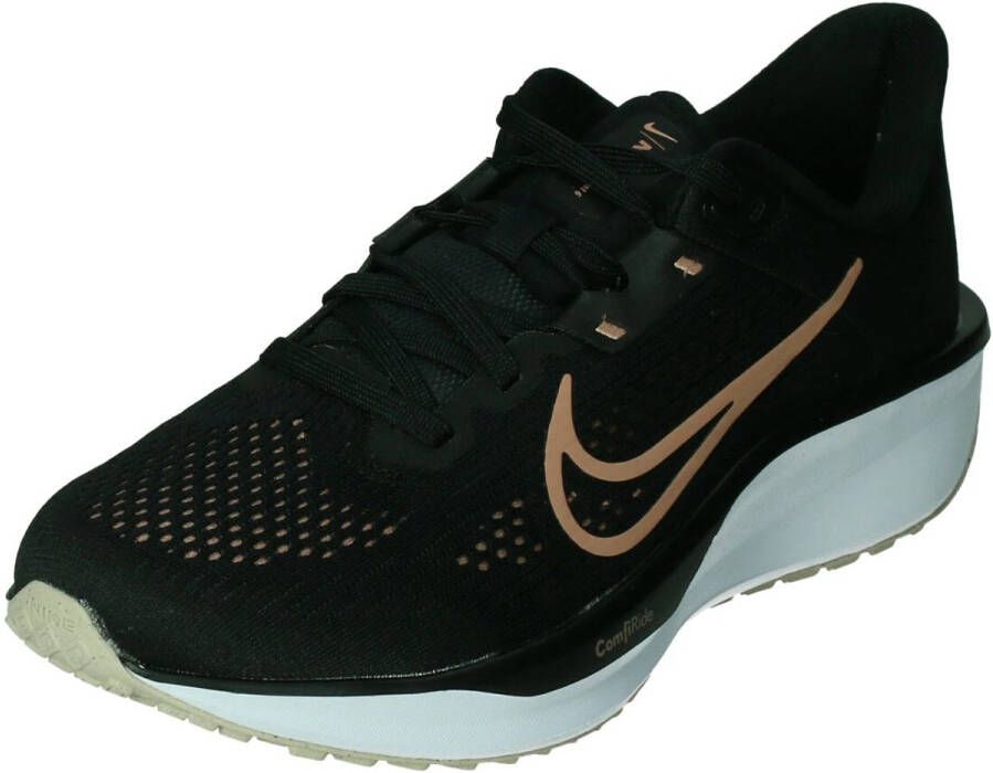 Nike quest 6 in de kleur zwart
