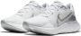 Nike Renew Run Sportschoenen Vrouwen wit zilver - Thumbnail 3