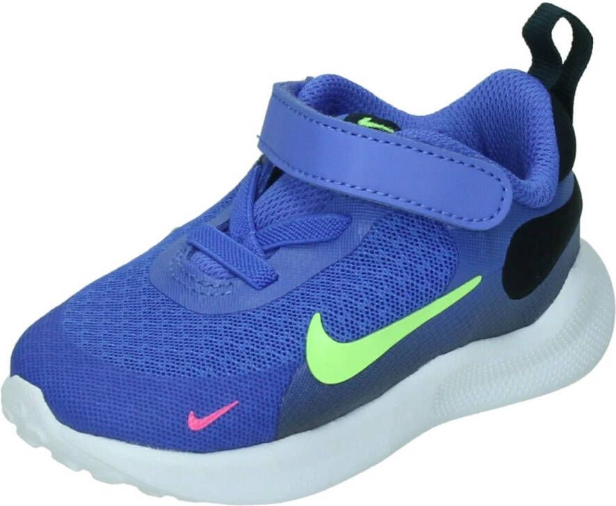 Nike revolution 7 in de kleur paars