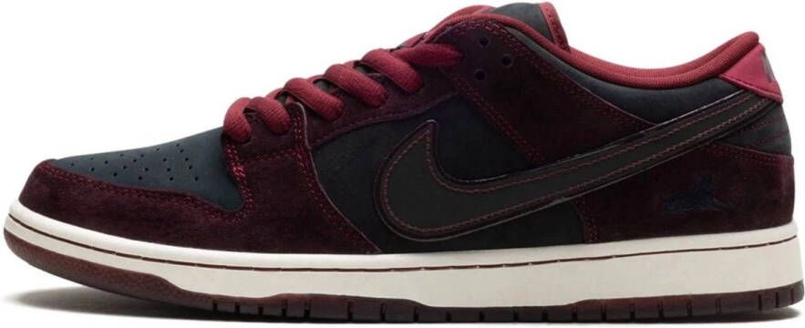 Nike SB Dunk Low Riot Skateshop