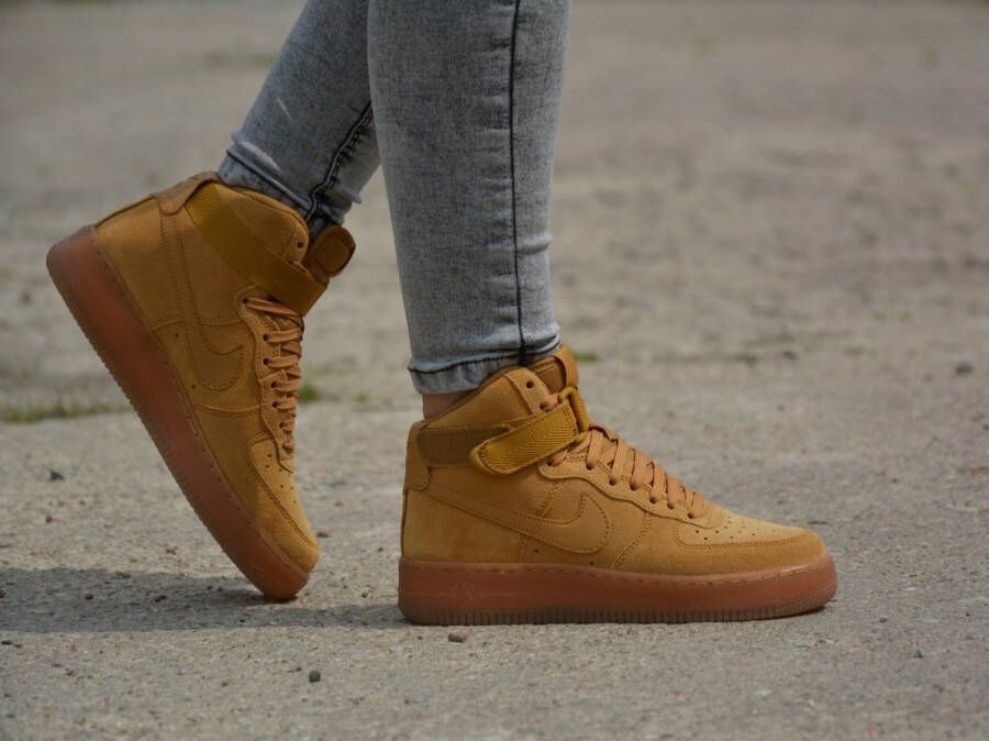 Nike Air Force 1 High Lv8 3 (gs) Basketball Schoenen wheat wheat gum light brown maat: 40 beschikbare maaten:36.5 37.5 38.5 39 40