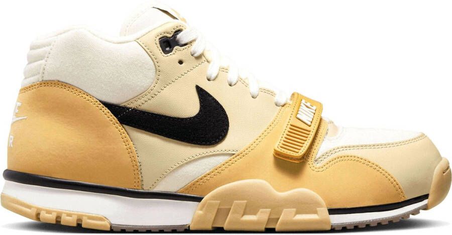 Nike Air Trainer 1 Basketball Schoenen coconut milk black team gold sail maat: 40 beschikbare maaten:40.5 41 42.5 43 44.5 45 46