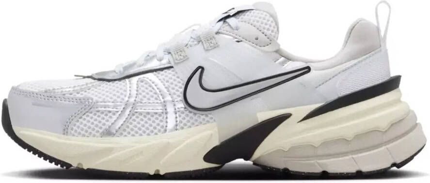 Nike Schoenen V2K Run Summit White Pure Platinum Light Iron Ore Metallic Silver- Dames Summit White Pure Platinum Light Iron Ore Metallic Silver