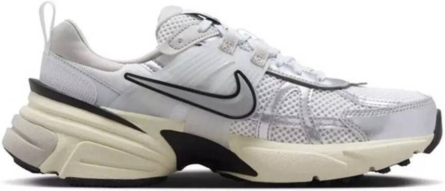Nike Schoenen V2K Run Summit White Pure Platinum Light Iron Ore Metallic Silver- Dames Summit White Pure Platinum Light Iron Ore Metallic Silver