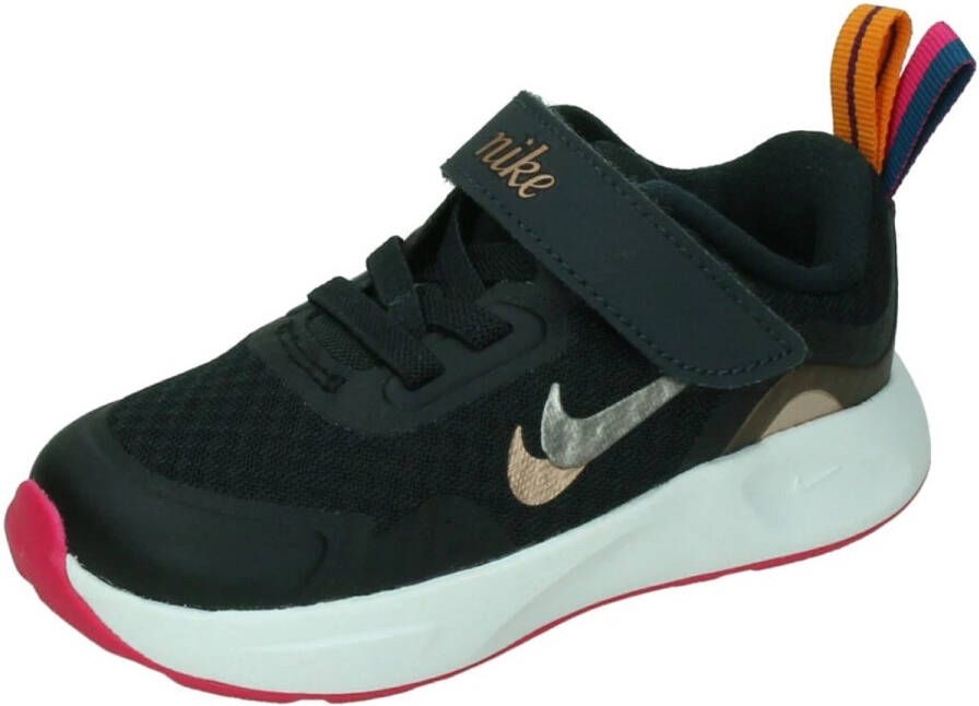 Nike wearallday in de kleur zwart