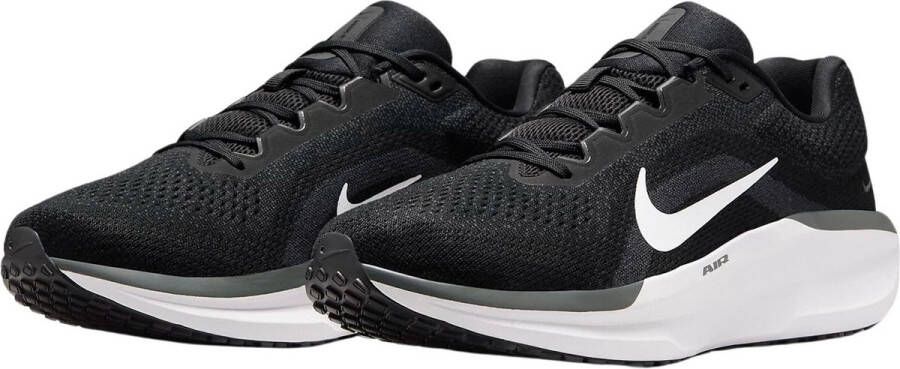 Nike winflo 11 mens hardloopschoen in de kleur zwart
