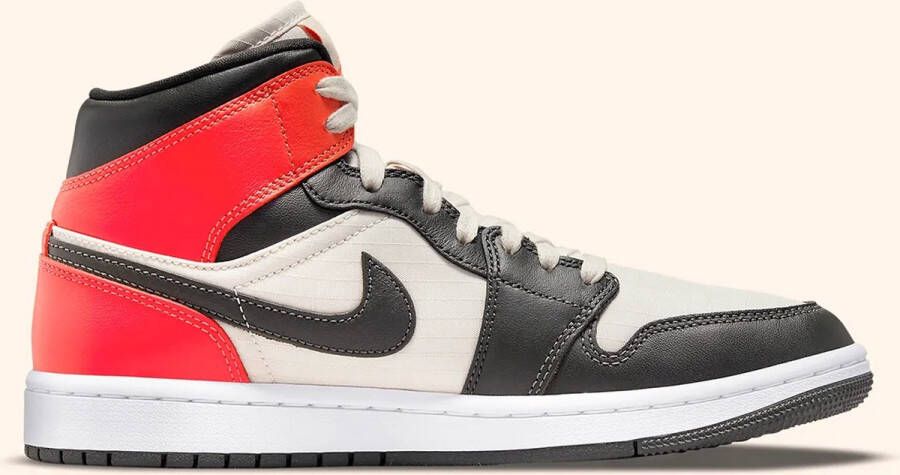 Jordan Wmns Air 1 Mid Se Lt Orewood Brn Newsprint Bright Crimson Schoenmaat 37 1 2 Sneakers DQ6078 100