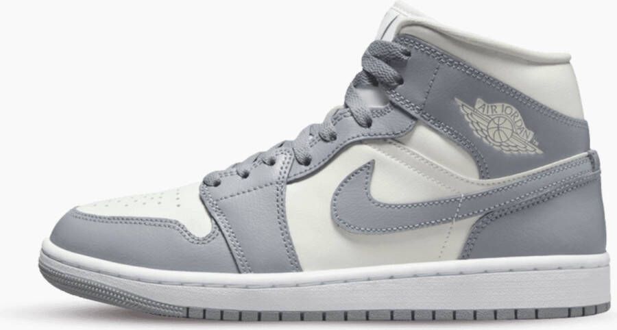 Nike WMNS Air Jordan 1 Mid Stealth BQ6472