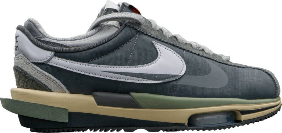 Nike Zoom Cortez SP sacai Iron Grey DQ0581-001 GRIJS Schoenen
