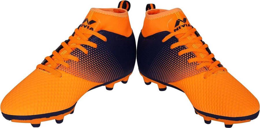 Nivia Ashtang voetbalschoenen voor heren en jongens (zwart oranje EURO 43) Kunstleer Waterbestendig Comfortabele noppenschoenen Lichtgewicht Superieure stabiliteit Balcontrole en tackelen Ideaal voor harde en grasachtige oppervlakken