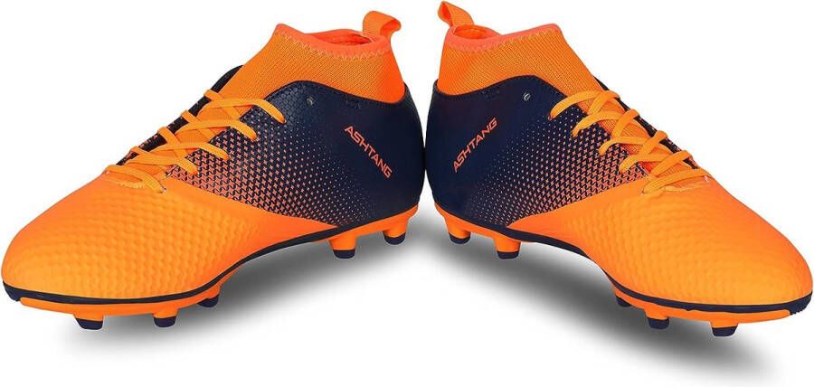 Nivia Ashtang voetbalschoenen voor heren en jongens (zwart oranje EURO 43) Kunstleer Waterbestendig Comfortabele noppenschoenen Lichtgewicht Superieure stabiliteit Balcontrole en tackelen Ideaal voor harde en grasachtige oppervlakken