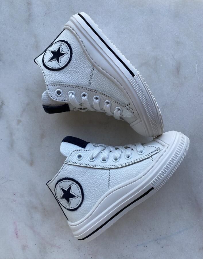 Pinocchio jongenssneaker wit met beschermtop