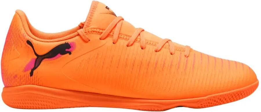 PUMA future 8 play ic in de kleur oranje