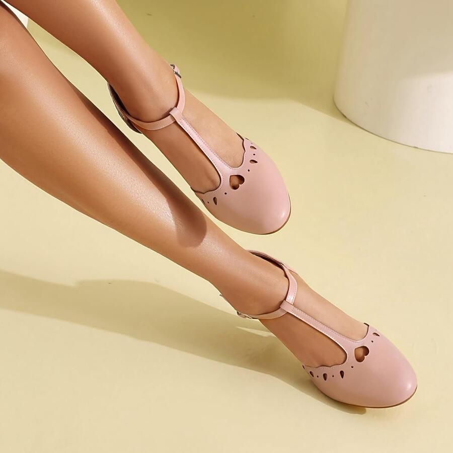 Pumps met gesloten ronde neus en enkelband