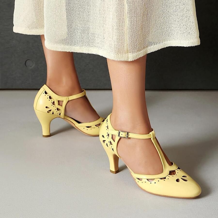 Pumps met gesloten ronde neus en enkelband