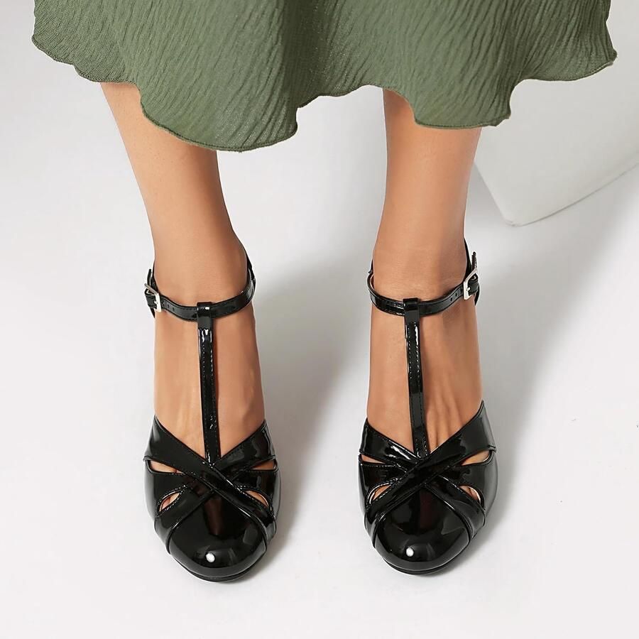 Pumps met gesloten ronde neus en hak
