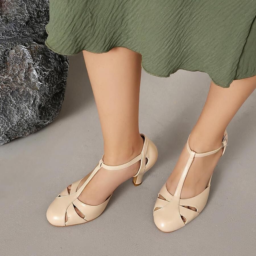 Pumps met gesloten ronde neus en veter