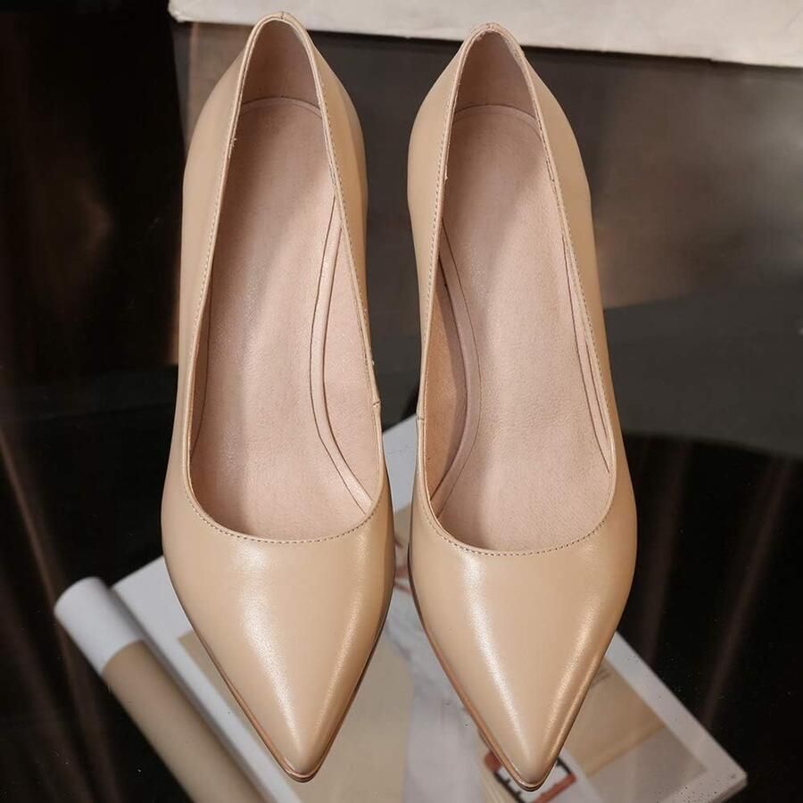 Pumps met hak en spitse neus