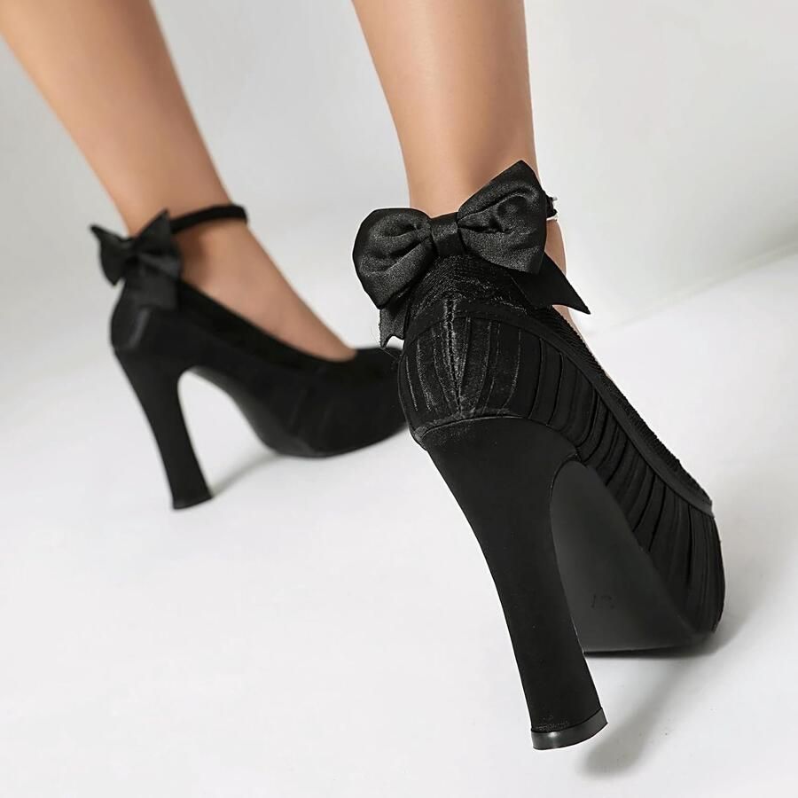 Pumps met strik en bloem platformzolen en hoge hakken